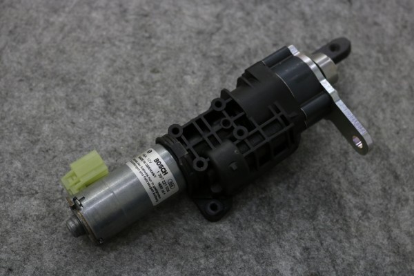 Audi Q7 4M Antriebseinheit 4M0827851 elektrische Heckklappe links Zuziehhilfe