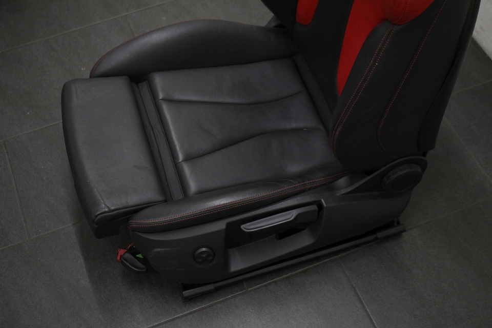 AUDI A3 8V Innenausstattung Leder Sport Sitze Sportsitze SHZ schwarz rot S3  8V EUR 1.199,00 - PicClick DE