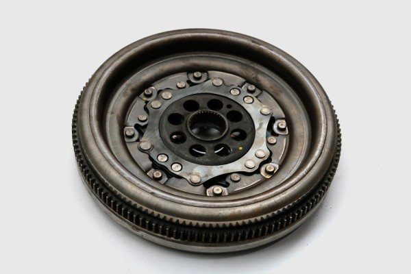 Audi VW Schwungrad 06K105266T 2.0 TFSI 6 Gang Automatik Schwungscheibe Kupplung