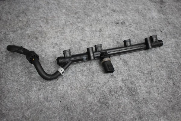 Original VW Audi Seat Skoda Kraftstoffverteiler 06K133681A Drucksensor TFSI